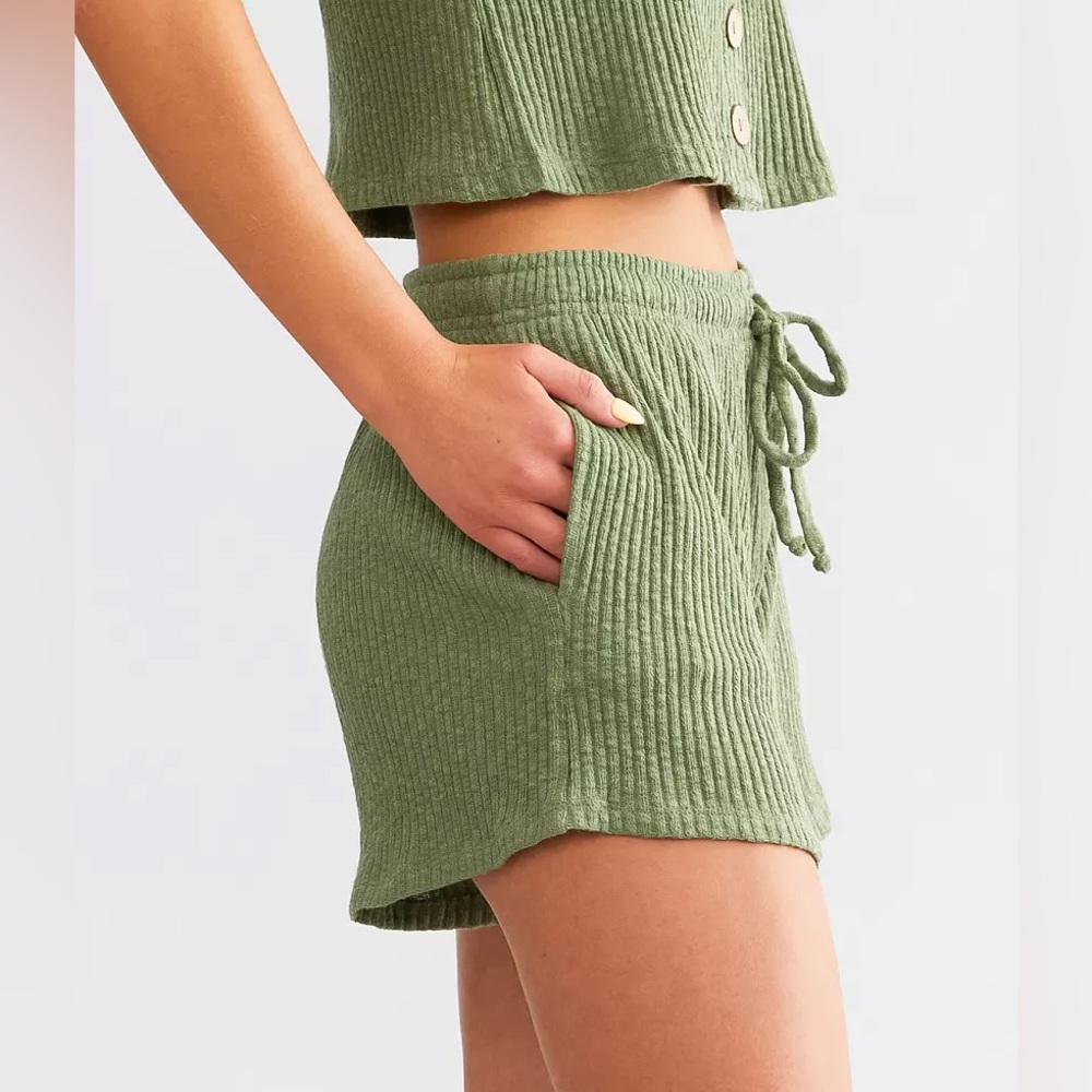 Billabong Keep Going Shorts - Size M